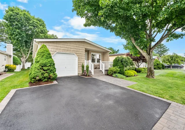 Homes for sale in Brookhaven, NY | 16 Dogwood Ln, Brookhaven, NY 11949 | MLS# 1021269