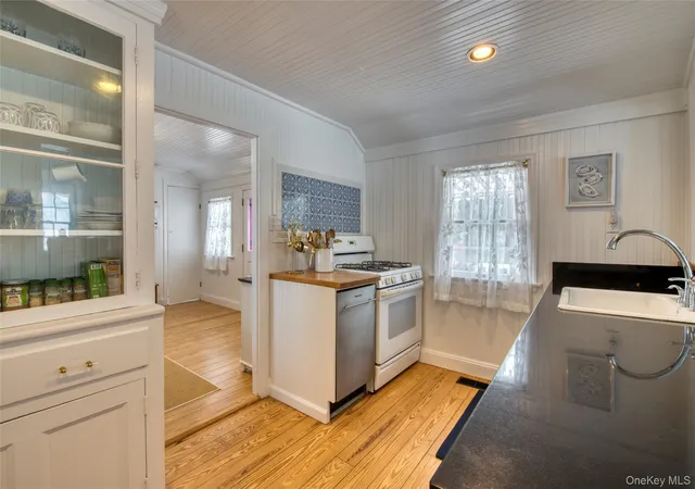 Homes for sale in Southold, NY | 8440 Main Rd, Southold, NY 11939 | MLS# 1021286