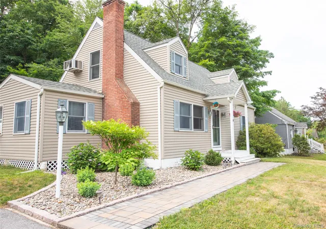 3rd image of 8 Stanley St, Poughkeepsie, NY 12603 | MLS# 1021300