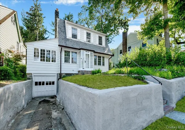 Photo 2 of Single family home for sale at 310 W 263rd Street, New York, NY 10471 | MLS# 1021304 | Listing updated on 2026-09-05
