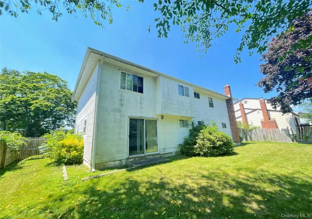 3rd image of 110 Greenway Dr S, Oyster Bay, NY 11791 | MLS# 1021323