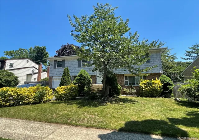 2nd image of 110 Greenway Dr S, Oyster Bay, NY 11791 | MLS# 1021323