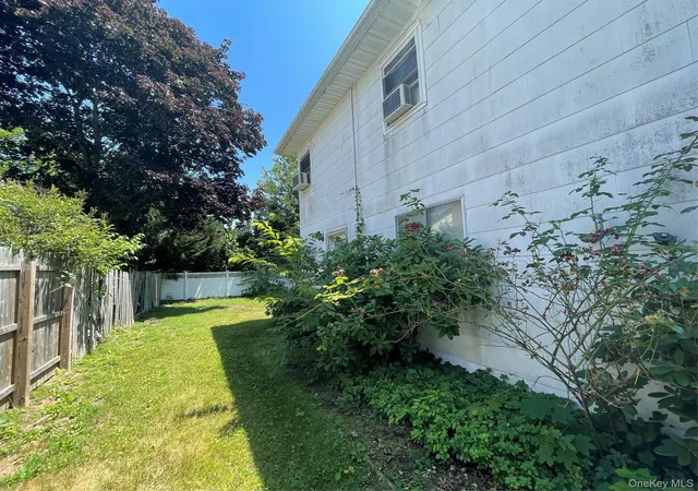 4th image of 110 Greenway Dr S, Oyster Bay, NY 11791 | MLS# 1021323