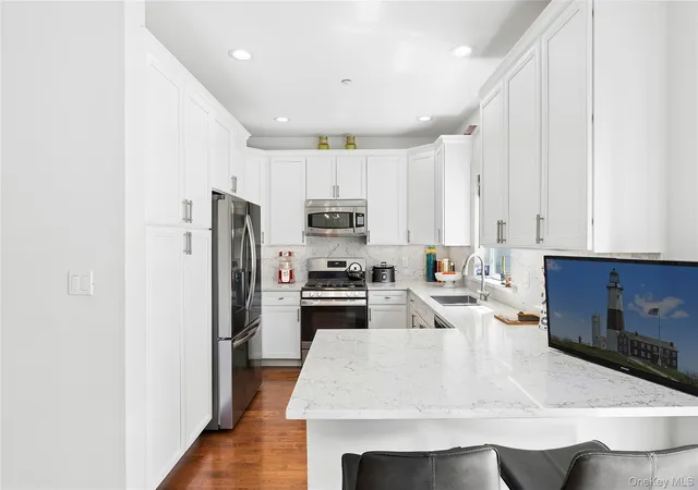 4th image of 22 Gianna Ct, Southampton, NY 11968 | MLS# 1021332