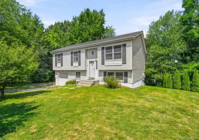 1st image of 6 Virginia Cir, Newburgh (town), NY 12550 | MLS# 1021334