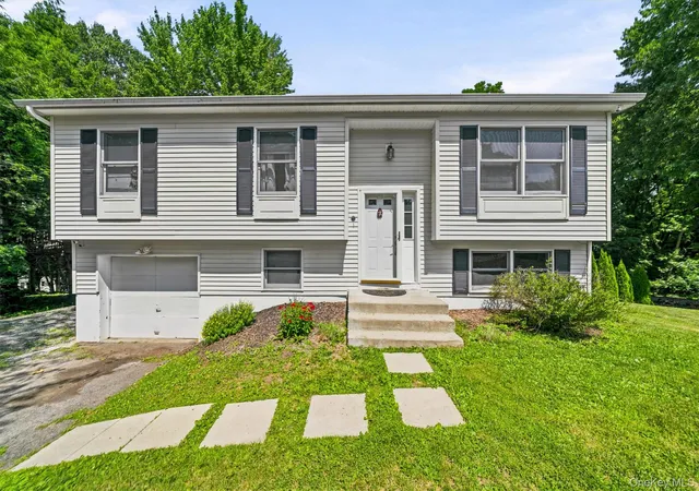 2nd image of 6 Virginia Cir, Newburgh (town), NY 12550 | MLS# 1021334