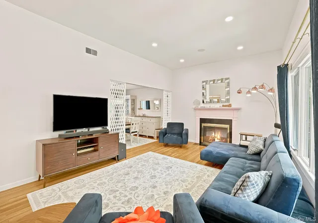 Photo 4 of Single family home for sale at 80 Hickory Hl Dr, Greenburgh, NY 10522 | MLS# 1021341 | Listing updated on 2026-08-24