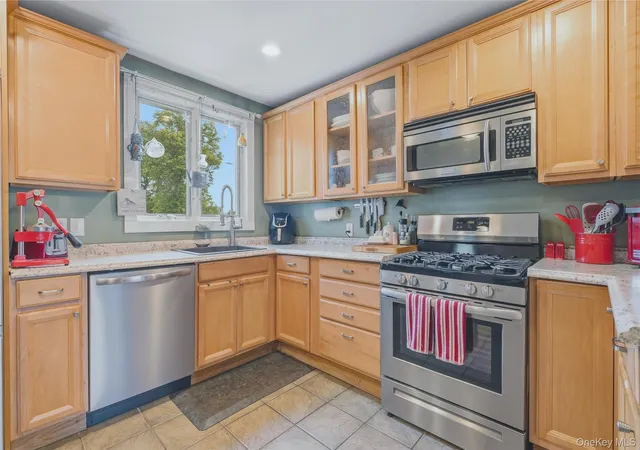Photo 4 of Single family home for sale at 28 Railroad Ave, Saugerties, NY 12477 | MLS# 1021359 | Listing updated on 2026-08-03