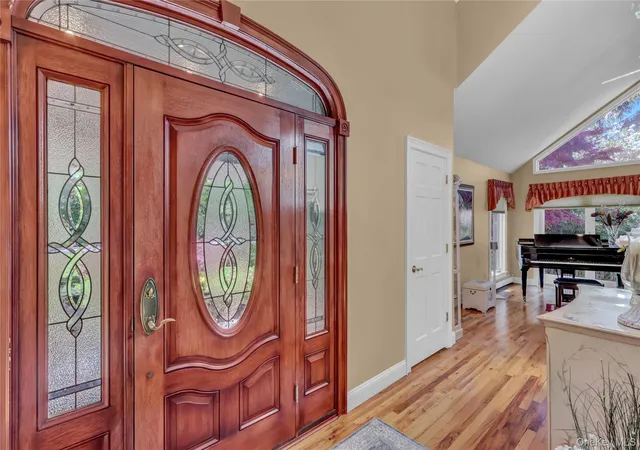 Photo 3 of Sale Pending at 9 Ernest Ct, Smithtown, NY 11754 | MLS# 1021368 | Listing updated on 2026-08-12