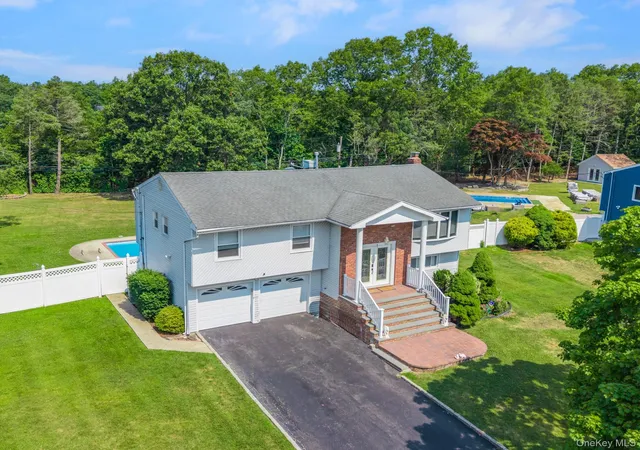 Photo 2 of Sale Pending at 40 Peppermint Rd, Commack, NY 11725 | MLS# 1021379 | Listing updated on 2026-07-24