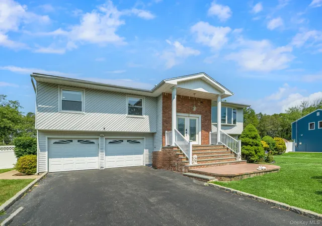 Photo 3 of Sale Pending at 40 Peppermint Rd, Commack, NY 11725 | MLS# 1021379 | Listing updated on 2026-07-24