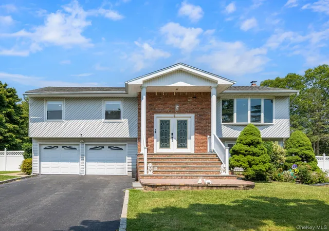Photo 4 of Sale Pending at 40 Peppermint Rd, Commack, NY 11725 | MLS# 1021379 | Listing updated on 2026-07-24