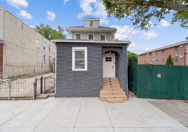 Homes for sale in New York, NY | 325 Newman Ave, New York, NY 10473 | MLS# 1021403