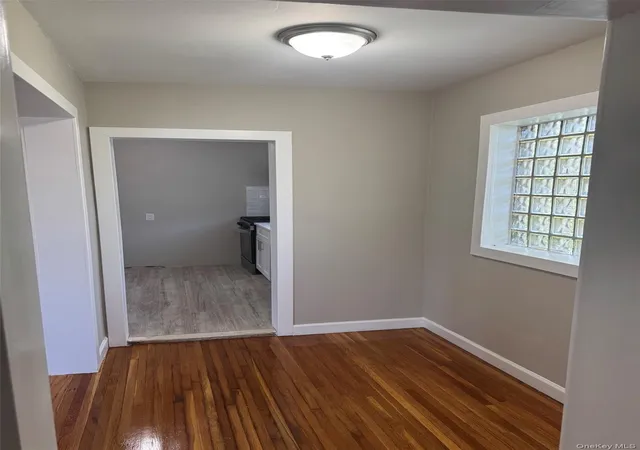 Listing Photo 4 - Condo for sale in building located at 11442 204th St, New York, NY 11412