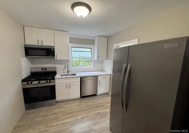 Listing Photo 5 - Condo for sale in building located at 11442 204th St, New York, NY 11412