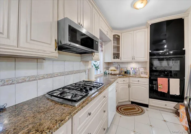 Listing Photo 5 - Condo for sale in building located at 3170 Rawlins Ave, New York, NY 10465