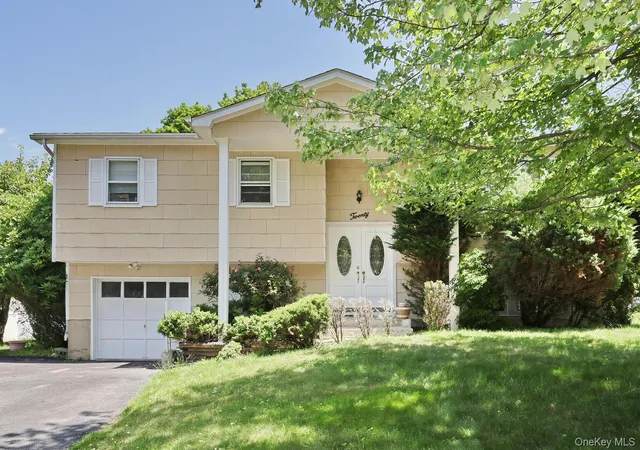 Photo 3 of Sale Pending at 20 Woodridge Dr, Haverstraw, NY 10984 | MLS# 1021492 | Listing updated on 2026-07-18