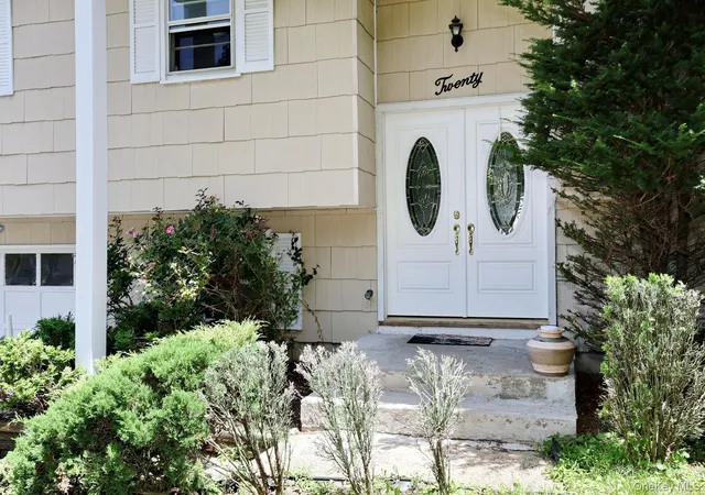 Photo 4 of Sale Pending at 20 Woodridge Dr, Haverstraw, NY 10984 | MLS# 1021492 | Listing updated on 2026-07-18
