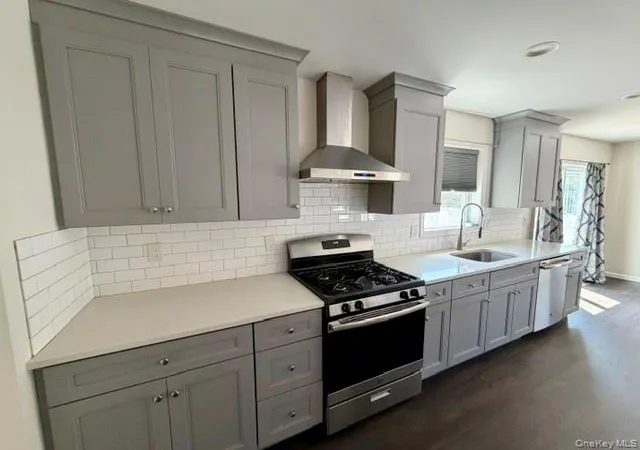 Photo 3 of Single family home for sale at 15 Comet Pl, Brookhaven, NY 11772 | MLS# 1021494 | Listing updated on 2026-09-01