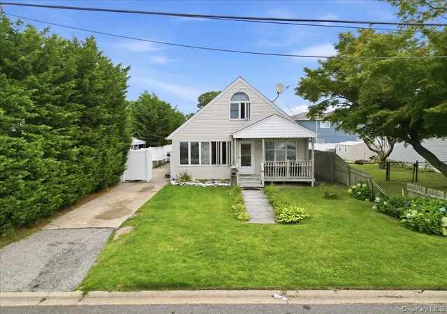 Photo 1 of Single family home for sale at 95 E Riviera Dr, Lindenhurst, NY 11757 | MLS# 1021495 | Listing updated on 2026-09-28