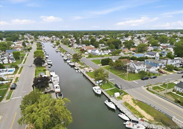 Photo 2 of Single family home for sale at 95 E Riviera Dr, Lindenhurst, NY 11757 | MLS# 1021495 | Listing updated on 2026-09-28