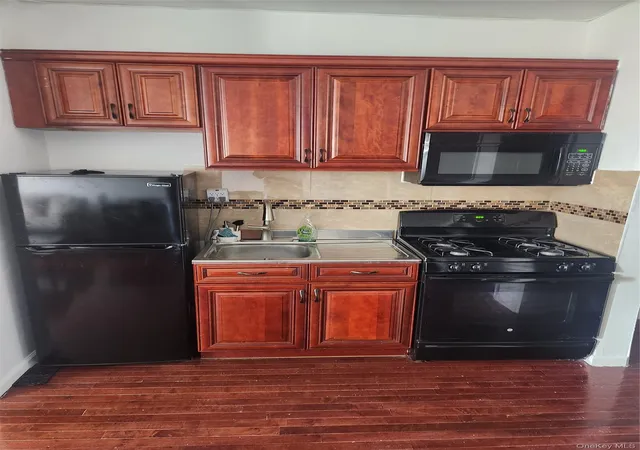 2nd image of 941 Jerome Ave, New York, NY 10452