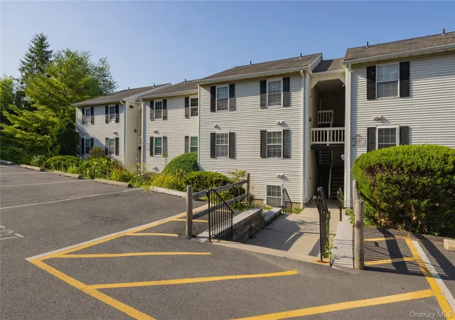 Homes for sale in Monroe, NY | 27 Lexington Hl #8, Monroe, NY 10926 | MLS# 1021526