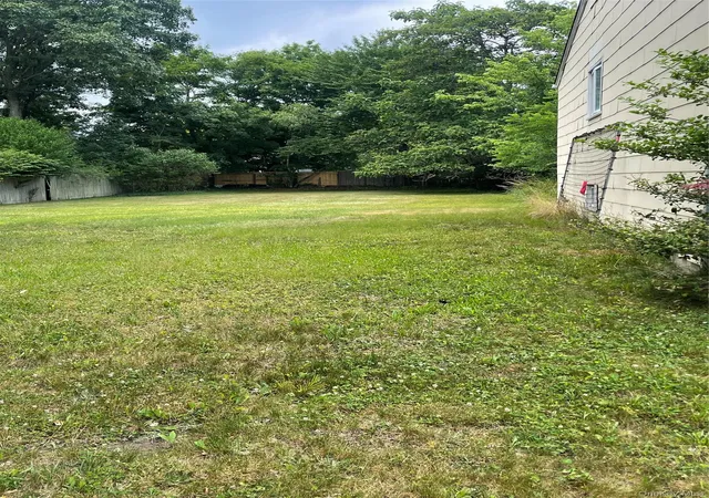 4th image of 10 Starling Ct, Coram, NY 11727 | MLS# 1021563