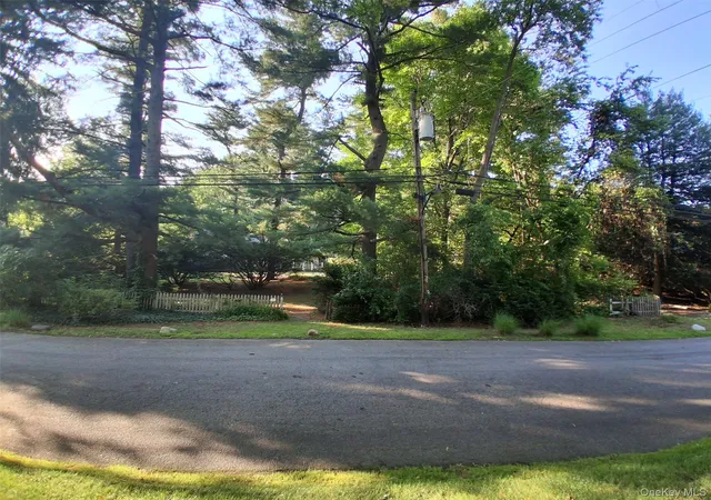 Photo 2 of Sale Pending at 11 Mary Ln, Oyster Bay, NY 11548 | MLS# 1021581 | Listing updated on 2026-08-31