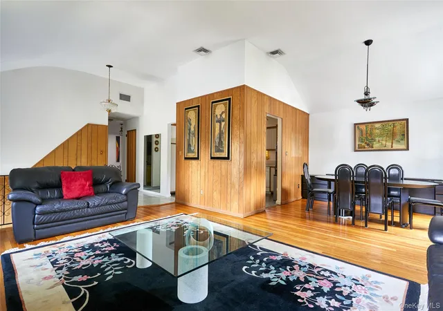 4th image of 33 N Tyson Ave, North Hempstead, NY 11001 | MLS# 1021605