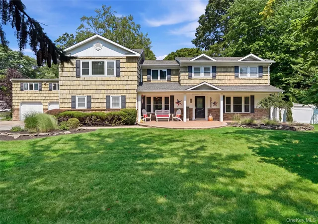 2nd image of 11 Tern Ct, Islip, NY 11730 | MLS# 1021617