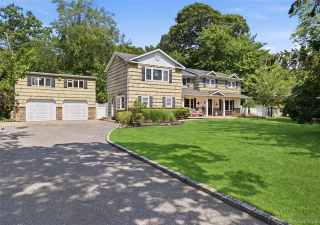 Photo 3 of Sale Pending at 11 Tern Ct, Islip, NY 11730 | MLS# 1021617 | Listing updated on 2026-08-21