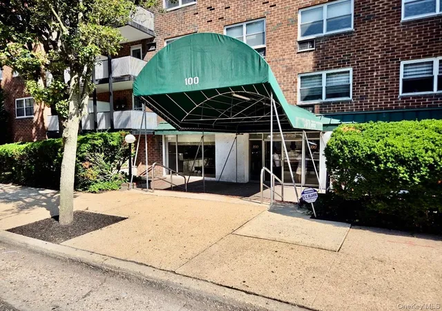Homes for sale in North Hempstead, NY | 100 Lincoln Ave #7B, North Hempstead, NY 11501 | MLS# 1021650
