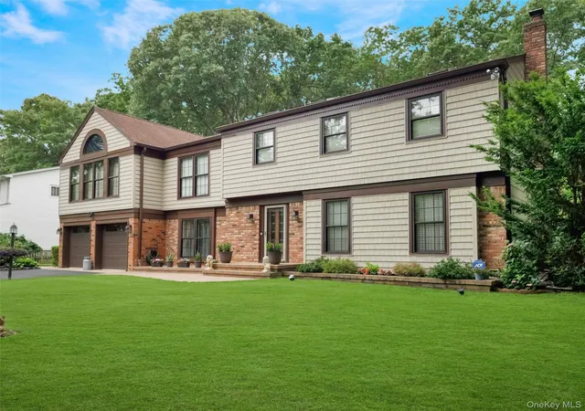 Photo 3 of Single family home for sale at 10 Burham Dr, Smithtown, NY 11787 | MLS# 1021652 | Listing updated on 2026-10-04