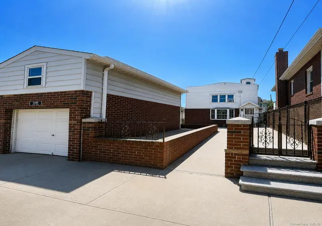 Homes for sale in New York, NY | 3280 Radio Dr, New York, NY 10465 | MLS# 1021694
