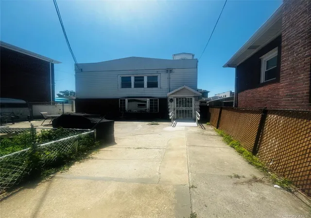 Homes for sale in New York, NY | 3280 Radio Dr, New York, NY 10465 | MLS# 1021694