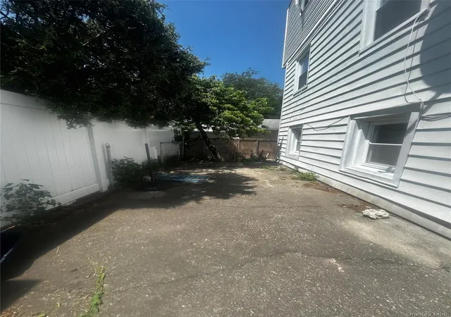 Homes for sale in New York, NY | 3280 Radio Dr, New York, NY 10465 | MLS# 1021694