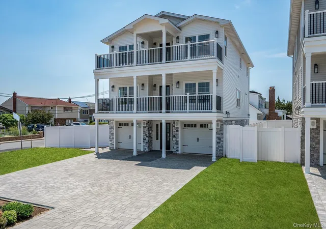 Photo 2 of Single family home for sale at 17 Island Pkwy N, Hempstead, NY 11558 | MLS# 1021723 | Listing updated on 2026-09-15
