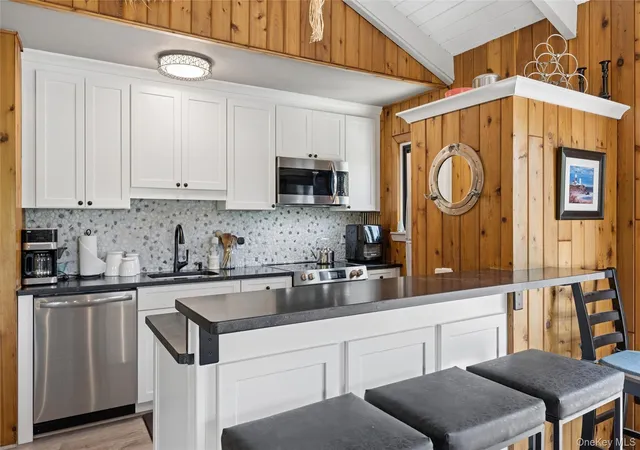 4th image of 113 Duryea Ave, East Hampton, NY 11954 | MLS# 1021724