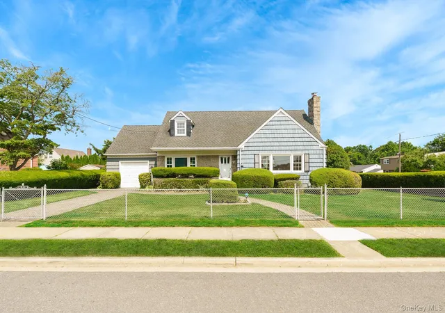 Homes for sale in Oyster Bay, NY | 23 Spruce St, Oyster Bay, NY 11735 | MLS# 1021728