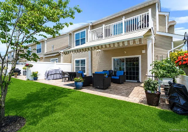 Photo 3 of Sale Pending at 32 Avery Way, Brookhaven, NY 11772 | MLS# 1021729 | Listing updated on 2026-07-31