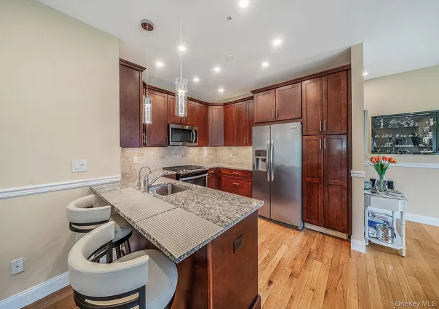 Photo 4 of Sale Pending at 32 Avery Way, Brookhaven, NY 11772 | MLS# 1021729 | Listing updated on 2026-07-31