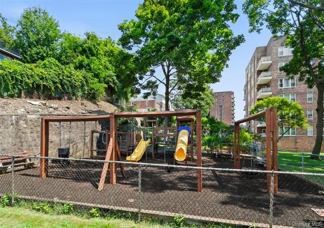 2nd image of 333 Bronx River Rd, Yonkers, NY 10704