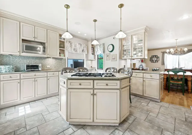 Photo 2 of Single family home for sale at 873 James St, Pelham, NY 10803 | MLS# 1021753 | Listing updated on 2026-10-03