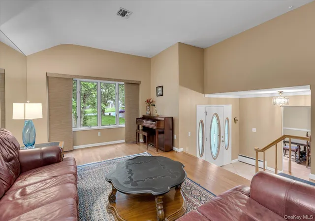 4th image of 29 Wintergreen Dr, Melville, NY 11747 | MLS# 1021765