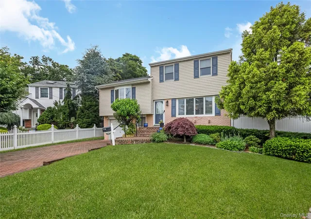 3rd image of 911 Harlane Cir, Hempstead, NY 11710 | MLS# 1021768