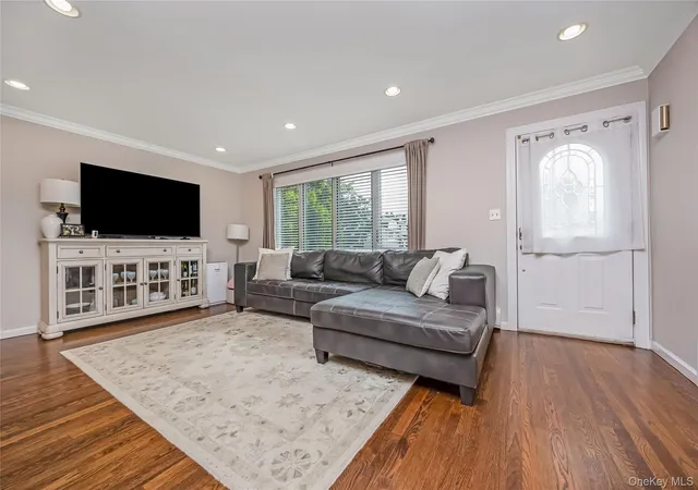 5th image of 911 Harlane Cir, Hempstead, NY 11710 | MLS# 1021768