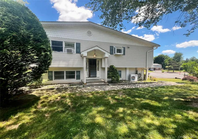 3rd image of 21 Vailshire Cir, Clarkstown, NY 10954 | MLS# 1021774