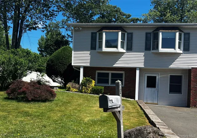Photo 3 of Sale Pending at 21 Vailshire Cir, Clarkstown, NY 10954 | MLS# 1021774 | Listing updated on 2026-10-15