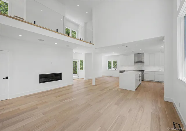 Photo 3 of Sale Pending at 5 Bark Ct, East Hampton, NY 11975 | MLS# 1021784 | Listing updated on 2026-09-01